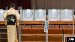 Gjatë votimit në një shkollë në Tokio (27 tetor 2024)