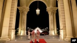 Вхід до готелю Ritz-Carlton, де, за повідомленнями, утримують десятки звинувачених в корупції