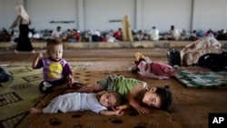 Suriya-Turkiya chegasidagi qochqinlar lagerida 