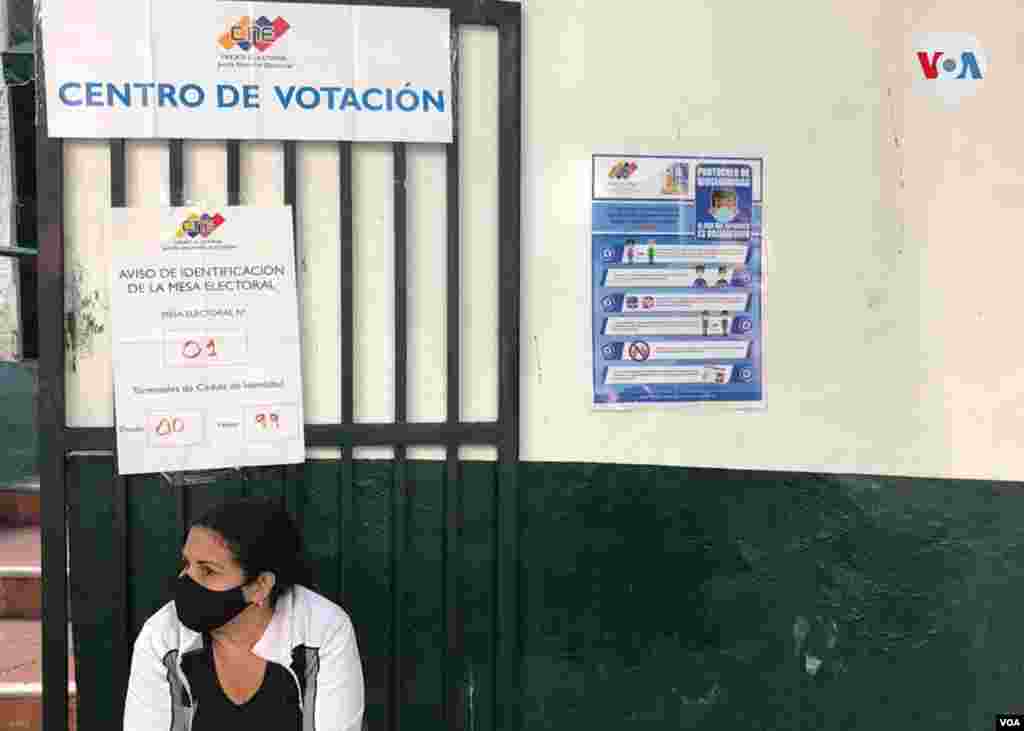 Candidatos del chavismos y la oposición que participó hicieron constantes llamado en el transcurso del día a la participación. Caracas, 6 de diciembre de 2020. Carolina Alcalde - VOA.