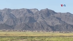 په مسلم باغ کې د یو افغان کډوال له خوا د انګلیسي ژبې د زدکړې مرکز پرانیستل
