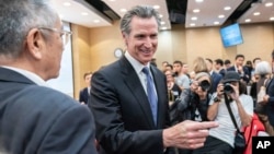 2023年10月23日加州州長加文紐森(Gavin Newsom)在香港大學參加爐邊談話