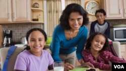 Los niños hispanos constituyeron la mayoría infantil en California durante el decenio pasado, mientras el número de los niños blancos disminuyó un 21%.