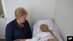 Lithuania's President Dalia Grybauskaite visits imprisoned former Ukrainian Prime Minister Yulia Tymoshenko in a hospital in the eastern Ukrainian city of Kharkiv, May 11, 2012. 