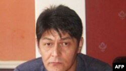 Malik Mansur taxallusi ostida qalam tebratgan Abdumalik Bobayevni professional va mas'uliyatli jurnalist deb hisoblovchi "Amerika Ovozi" nazarida u o'z kasbi va ijodi uchun jazolanmasligi lozim.