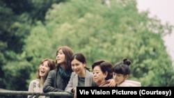 2020年最賣座的台灣本土電影《孤味》，由演員孫可芳（左起）、謝盈萱、徐若瑄、陳淑芳、陳妍霏飾演一家人。（威視電影授權提供）