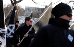 សមាជិក​ក្រុម Neo-Nazi ដង្ហែ​ក្បួន​នៅ​ទីក្រុង​ប៊ុយដាប៉ែស ប្រទេស​ហុងគ្រី កាល​ពី​ខែ​កុម្ភៈ ២០២០។