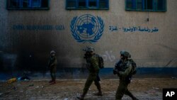 រូបឯកសារ៖ ទាហាន​អ៊ីស្រាអែល​ប្រតិបត្តិការ​នៅ​ទីស្នាក់ការ​កណ្តាល​របស់​ទីភ្នាក់ងារ​អង្គការ​សហប្រជាជាតិ​សម្រាប់​ជំនួយ​ដល់​ជនភៀសខ្លួន​ប៉ាឡេស្ទីន (UNRWA) នៅតំបន់ហ្កាហ្សា កាលពីថ្ងៃទី៨ ខែកុម្ភៈ ឆ្នាំ២០២៤។