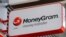 Logo của công ty thanh toán điện tử Moneygram bên ngoài một ngân hàng ở Vienna, Áo.