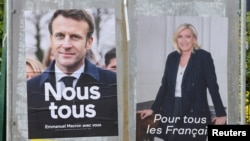 法國總統選舉候選人馬克龍與勒龐的競選畫像。