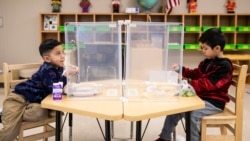 សាលារៀនរងសម្ពាធក្នុងការបើកឡើងវិញ ខណៈគ្រូបង្រៀនទទួលវ៉ាក់សាំង