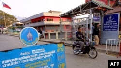 ထိုင်း-မြန်မာနယ်စပ် မယ်ဆိုင်ဘက်ခြမ်းရှိ စစ်ဆေးရေးဂိတ်တခု။