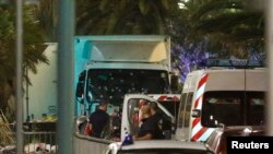 Le camion utilisé à Nice "comme arme de terreur", le 14 juillet 2015. (REUTERS/Eric Gaillard) 