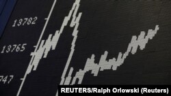 Ukupan gubitak od 3,5 odsto u prošloj godini u recesiji koja je formalno počela u februaru – najveći je od 1946. (Foto: REUTERS/Ralph Orlowski)