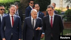 2023年11月24日，阿拉伯聯盟秘書長艾哈邁德·阿布爾·蓋特在埃及開羅會見西班牙首相佩德羅·桑切斯和比利時首相亞歷山大·德克羅，討論以色列和哈馬斯之間持續不斷的衝突。 （路透社）