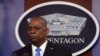 El secretario de Defensa de EE.UU., Lloyd Austin, habla al personal del Departamento de Defensa durante una visa del presidente Joe Biden al Pentágono, en Arlington, Virginia, el 10 de febrero de 2021.