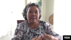 លោក​ស្រី​លោក​ស្រី​ រស់ ​សុភាព​ នាយិការ​ប្រតិបត្តិ​នៃអង្គការ​យេនឌ័រ​និង​អភិវឌ្ឍន៍ និង​ជា​ អគ្គលេខាធិការ​នៃ​បណ្តាញ​យេនឌ័រ​និង​អភិវឌ្ឍន៍​ដែល​ផ្តួចផ្តើម​ការ​សិក្សា​លើ​ច្បាប់​ស្តីពីការទប់ស្កាត់អំពើហិង្សក្នុងគ្រួសារ​និយាយជាមួយ ផន បុប្ផា នៃ ​VOA​ កាល​ពី​ថ្ងៃ​ពុធ ទី០៣ ខែឧសភា ​នៅ​ការិយាល័យ​របស់​លោក​ស្រី​។​ (ផនបុប្ផា/ VOA) 