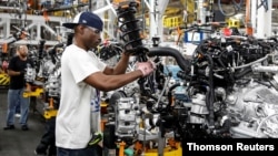 শিকাগোতে ফোর্ডের কারখানায় গাড়ি নির্মাণের কাজ চলছে। ফাইল ফটো। 