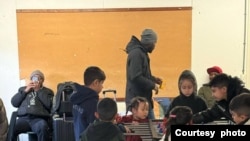 甘文威一家在荷蘭的難民營(甘文威提供)。