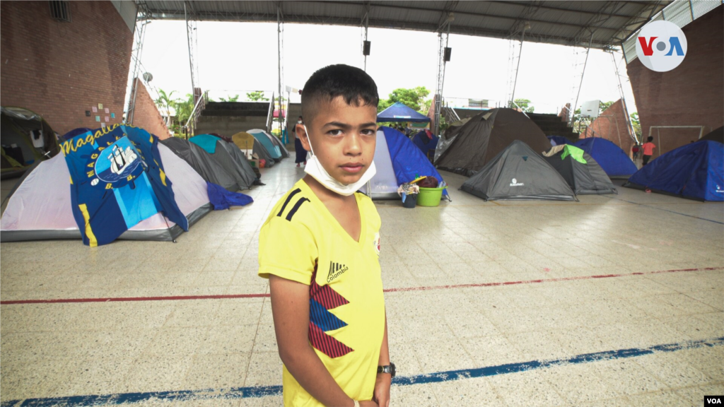 Resguardados de las altas temperaturas, que en las últimas semanas han llegado hasta los 96 grados Celsius, los migrantes venezolanos siguen con la esperanza de retornar pronto a sus hogares y retomar su vida.
