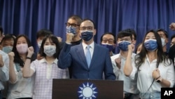 新当选的中国国民党主席朱立伦。（美联社 2021年9月25日）