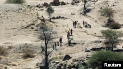 ከኢትዮጵያ ትግራይ ክልል ወንዙን አቋርጠው ወደ ሱዳን በመሰደድ ላይ ያሉ ኢትዮጵያውያን