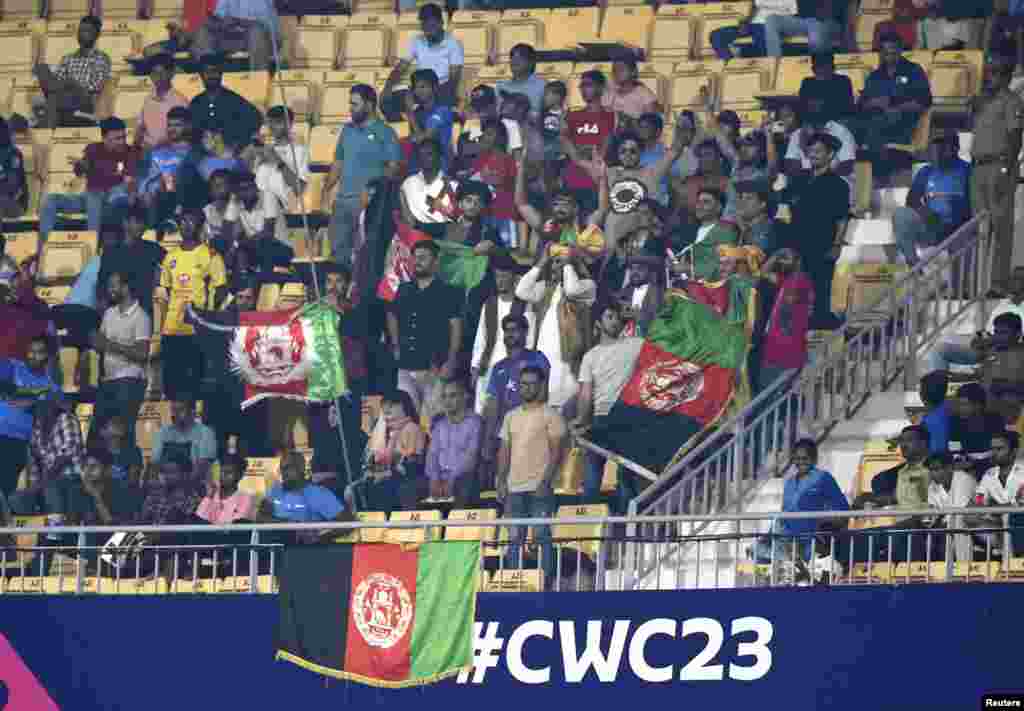 حضور پر رنگ افغانهای مقیم هند در دیدار امروزی میان تیم های ملی کرکت افغانستان و پاکستان در استدیوم چنای هند