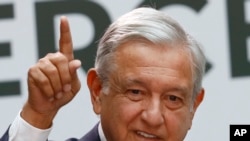 El presidente mexicano Andrés Manuel López Obrador dice habló por teléfono con el presidente de EE.UU. Donald Trump, sobre la relación entre sus países. Foto de archivo.