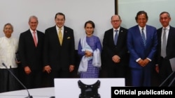 State Counsellor Daw Aung San Suu Kyi received Surakiart Sathirathai, Chairman of the Advisory Board for the Committee for Implementation of the Recommendations on Rakhine State and its members at the Ministry of Foreign Affairs in Naypyidaw January 22, 2018. (Handout photo)