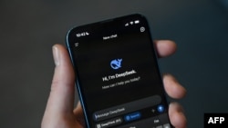 Fotografija koja pokazuje Dipsik aplikaciju na mobilnom telefonu, 27. januara 2025. (Foto: AFP/Greg Baker)
