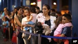 Más de cuatro millones de venezolanos han emigrado desde el 2015, para escapar de la crisis y otros males como la violencia, la falta de alimentos y medicamentos y la violación de los derechos humanos.