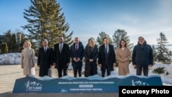 Group photo of top diplomats from Britain, Canada, France, Germany, Italy, Japan, and the United States meeting in Charlevoix, Quebec. (Courtesy: G7)