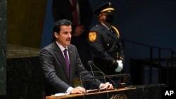 Pemimpin Qatar Sheikh Tamim bin Hamad al Thani berbicara di depan perwakilan negara-negara lain dalam Sidang Majelis Umum PBB yang ke-76 di New York pada 21 September 2021. (Foto: AP/Timothy A. Clary)
