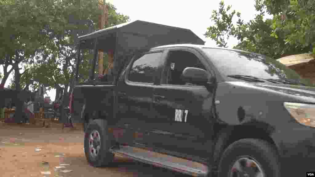 Jami'an Tsaro Na Kewaya Sabon Sansanin 'Yan Gudun Hirar Kuchogoro A Abuja Najeriya. &nbsp;