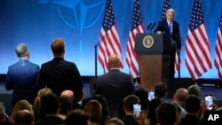 སྲིད་འཛིན་ཇོ་ བྷའི་ཌན་གྱིས་ཤིན་ཏུ་དོ་སྣང་ཆེ་བའི་གསར་འགོད་ལྷན་ཚོགས་གནང་