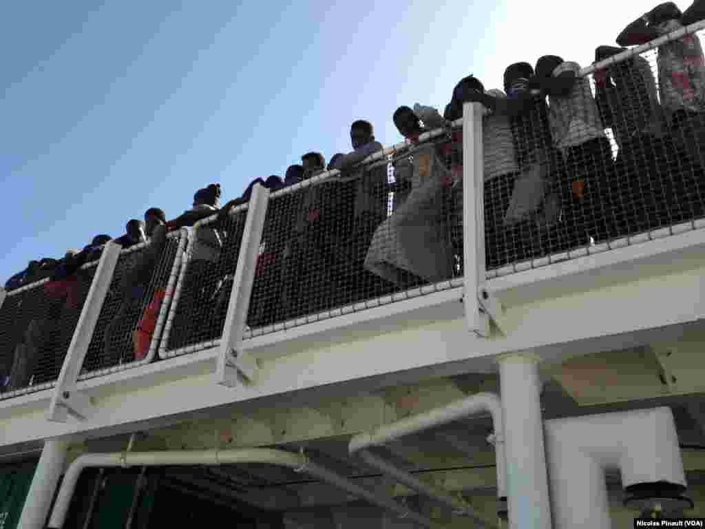 መርከብ ናይ ስጳኛ ዝረድአቶም ስደተኛታት