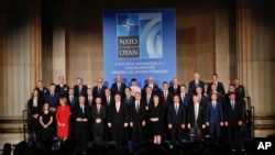 Міністри закордонних справ країн-членів НАТО під час відзначення 70-річчя альянсу