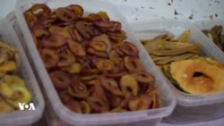 Jina Mûsilî Fêkîyan Hişk Dike û Difroşe