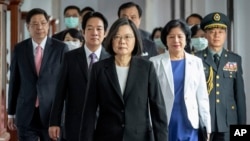 រូបឯកសារ៖ លោកស្រី Tsai Ing Wen ប្រធានាធិបតី​តៃវ៉ាន់ ចូលរួមពិធីតាំងតែងដំណែងជាប្រធានាធិបតី នៅទីក្រុងតៃប៉ិ កោះតៃវ៉ាន់ កាលពីថ្ងៃទី២០ ខែឧសភា ឆ្នាំ២០២០។