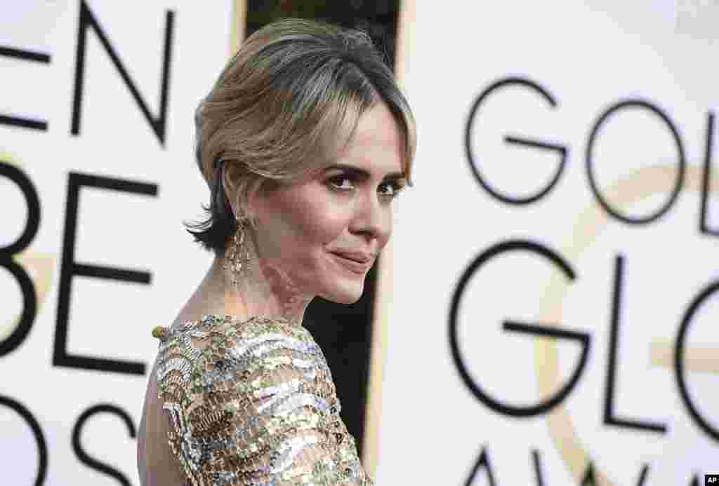 در بخش بهترین بازیگر زن در یک سریال کوتاه یا فیلم تلویزیونی، سارا پالسون برای &laquo;مردم در برابر او.جی سیمپسون&raquo; جایزه را دریافت کرد.