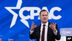 গে লর্ড ন্যাশনাল রিসোর্ট ও কনভেনশান সেন্টারে কনজার্ভেটিভ পলিটিকাল অ্যাকশন কনফারেন্সে ভাষণ দিচ্ছেন হোয়াইট হাউসের জাতীয় নিরাপত্তা উপদেষ্টা মাইক ওয়াল্টজ। অক্সেন হিল, মেরিল্যান্ড, ২১ ফেব্রুয়ারি , ২০২৫। 