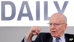 ARCHIVO - En esta fotografía de archivo del 2 de febrero de 2011, Rupert Murdoch, presidente y director ejecutivo de News Corporation, asiste al lanzamiento de The Daily, el 2 de febrero de 2011 en Nueva York.