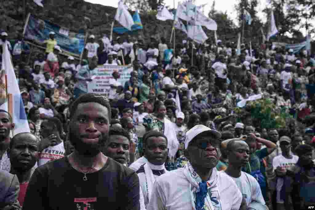 Wafuasi wa Rais Felix Tshisekedi wamsubirfi kiuwasili mjini Goma Kivu ya Kaskazini kwa mkutano wake wa kampeni za uchaguzi wa rais. Disemba 10, 2023.