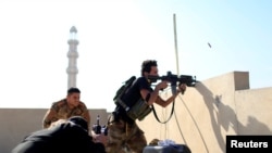 ئه‌ندامێکی هێزی دژه‌ تێرۆری عێراق، گه‌ڕه‌کی ئه‌ل زه‌هرا، موسڵ، یه‌ک شه‌مه‌ 13ی نوامبری 2016