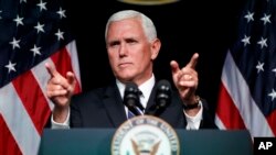 Mataimakin Shugaban Amurka Mike Pence yayinda yake sanar da shirin kirkiro rundunar sojin sararin samaniya nan da zuwa shekarar 2020