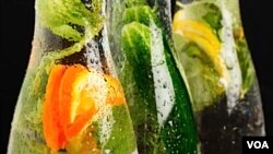 La regla es consumir las gaseosas dietéticas con moderación y no sustituir el agua.