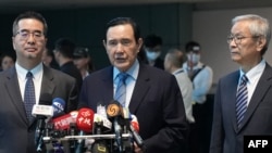 在台灣前總統馬英九4月1日啟程再次訪問中國之前，在台北桃園國際機場表示，“希望在當前兩岸情勢緊張的時候傳遞我們愛好和平、希望兩岸交流、避免戰爭的心聲。”