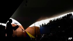 El presidente de la Comisión Nacional de Primaria, Jesús María Casal, durante un evento para anunciar la fecha en la que será celebraro el proceso. Caracas, Venezuela, 15 de febrero de 2023. (AP Photo/Matias Delacroix)