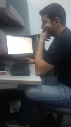 El periodista Fernando Zerpa en la redacción de El Nacional en 2019. [Foto: Cortesía de Fernando Zerpa].