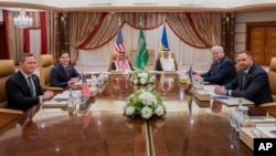 美國和烏克蘭高級官員週二（3月11日）在沙特阿拉伯西部的海濱城市吉達（Jeddah）就俄烏結束歷時三年的戰爭一事進行會談。